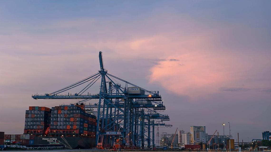 Stretto di Hormuz: scenari di impatto su petrolio, fertilizzanti e prezzi del cibo