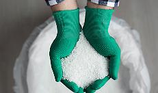 Fertilizzanti 2026: urea ancora alta, CBAM in vigore e rotte sotto stress