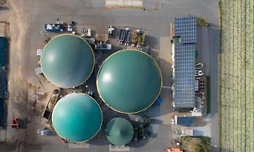 Biogas, biometano e bioeconomia: l&rsquo;Italia che trasforma gli scarti in energia (e il ruolo di Cremona)