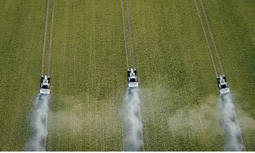 Fertilizzanti alle stelle, campi fermi: il conto (salato) della nuova crisi colpisce l&rsquo;agricoltura italiana